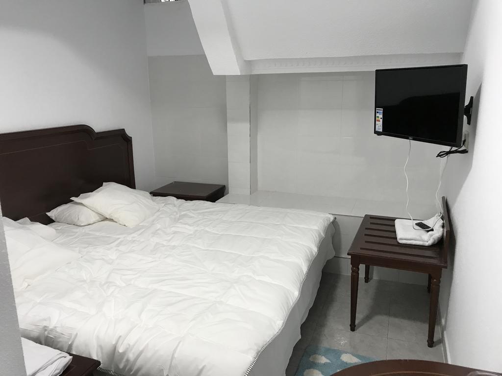 Hostal Lavapies Мадрид Экстерьер фото